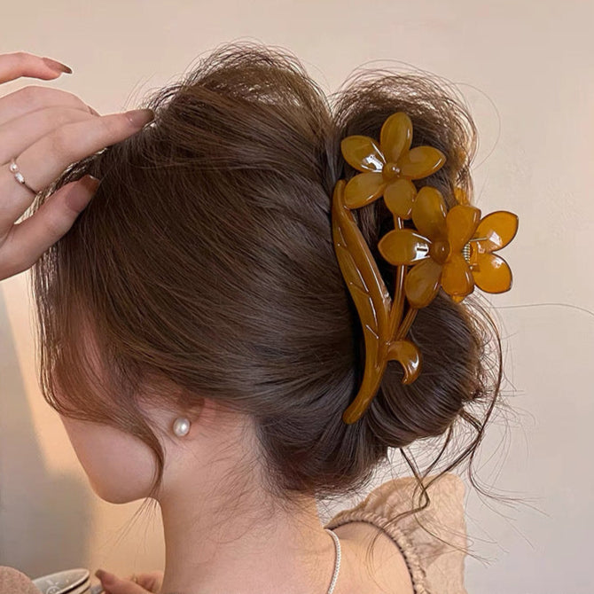 Bloom hair claw within Yellow