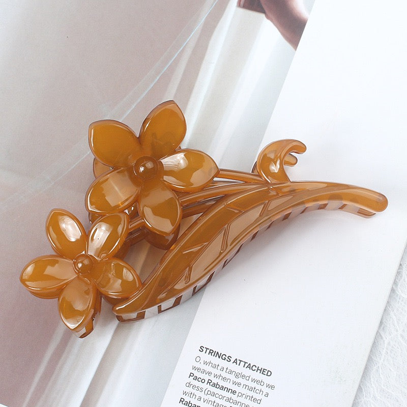 Bloom hair claw within Yellow