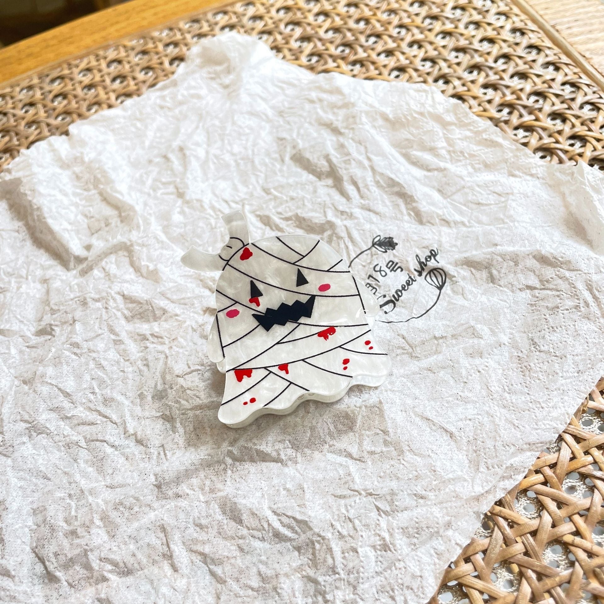 Strap up little ghost claw