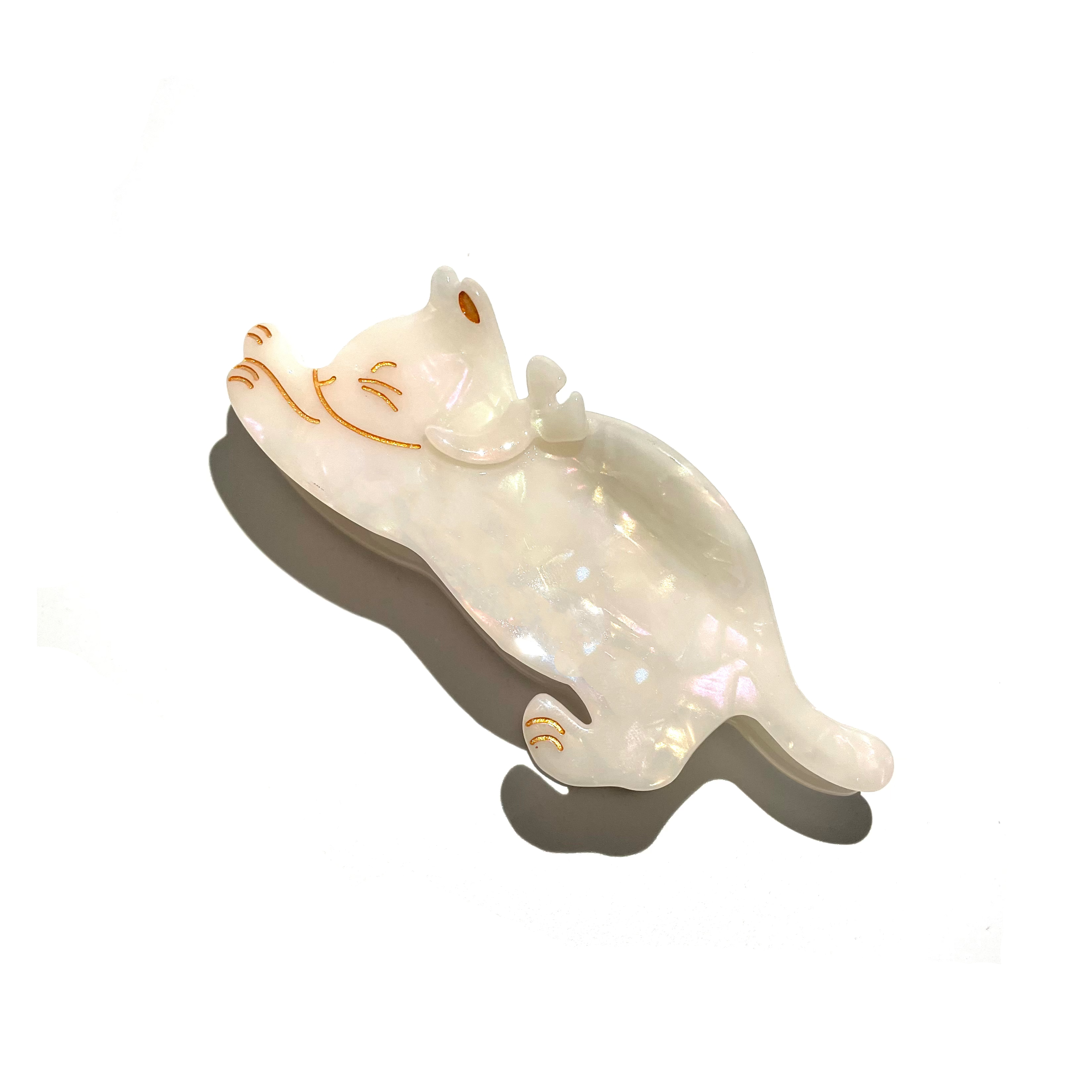 Strechy Cat Claw in Snow