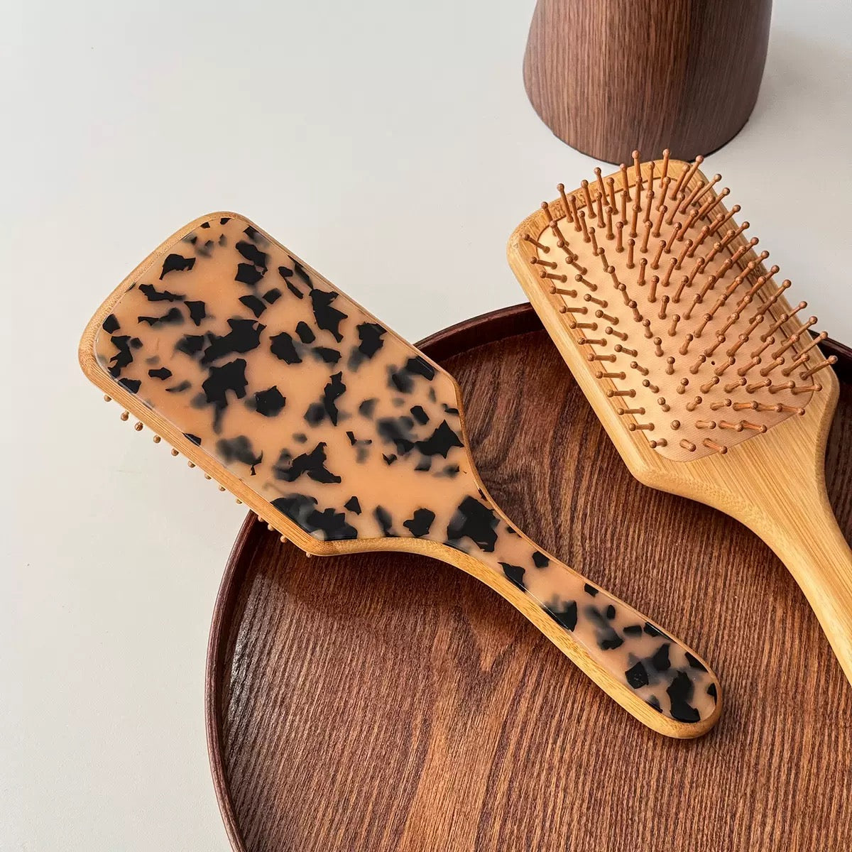 THE CUSTOMIZED PADDLE BRUSH