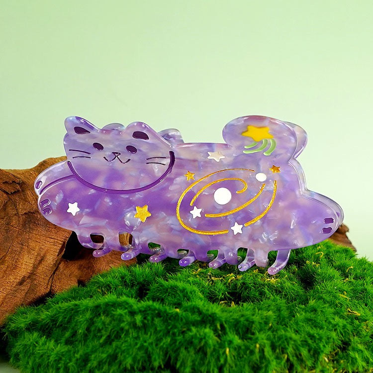 Mysterious kitten hair claw