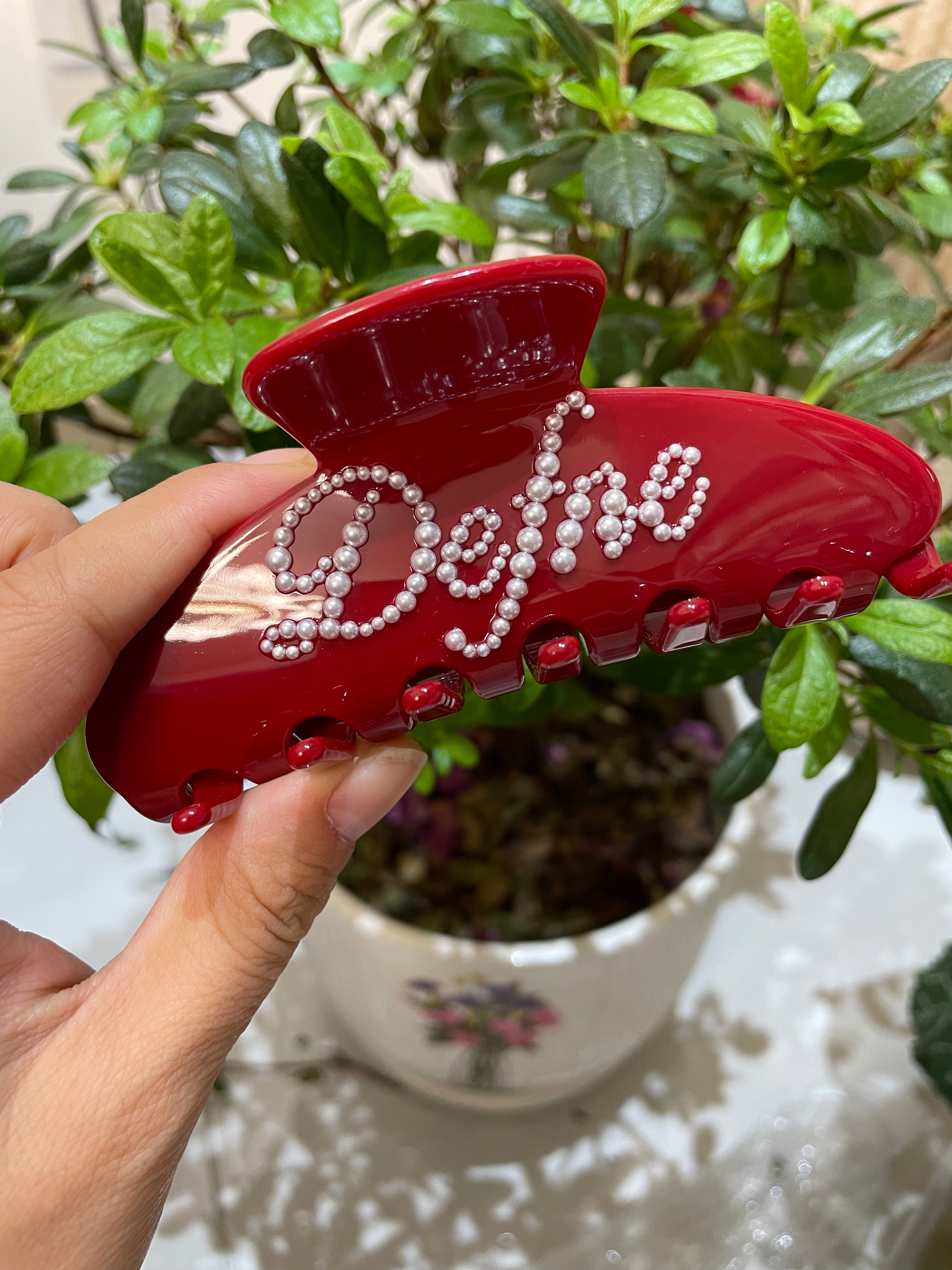 THE NAMEPLATE CUSTOMIZED CLAW WITHIN PEARL