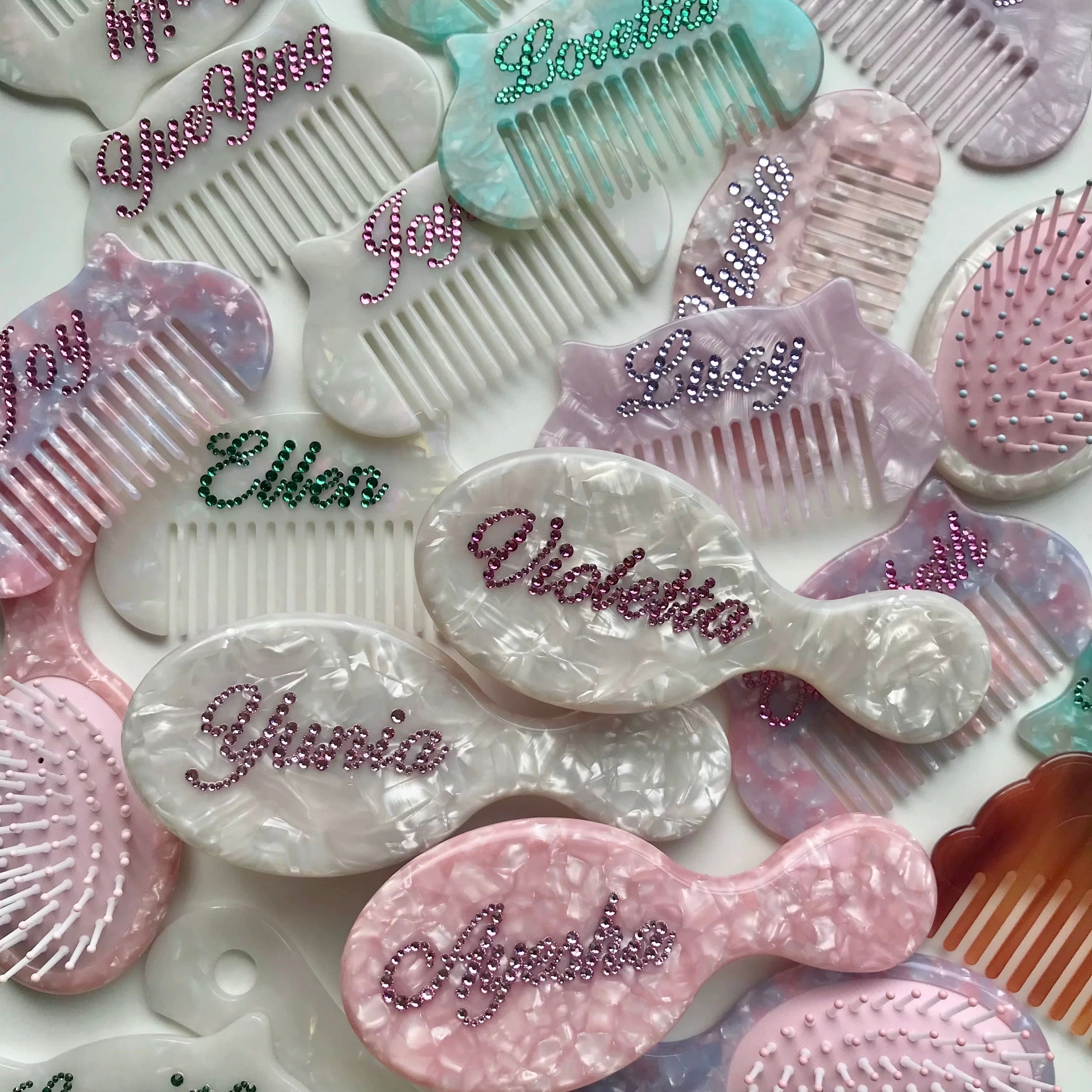 THE NAMEPLATE CUSTOMIZED PADDLE BRUSH