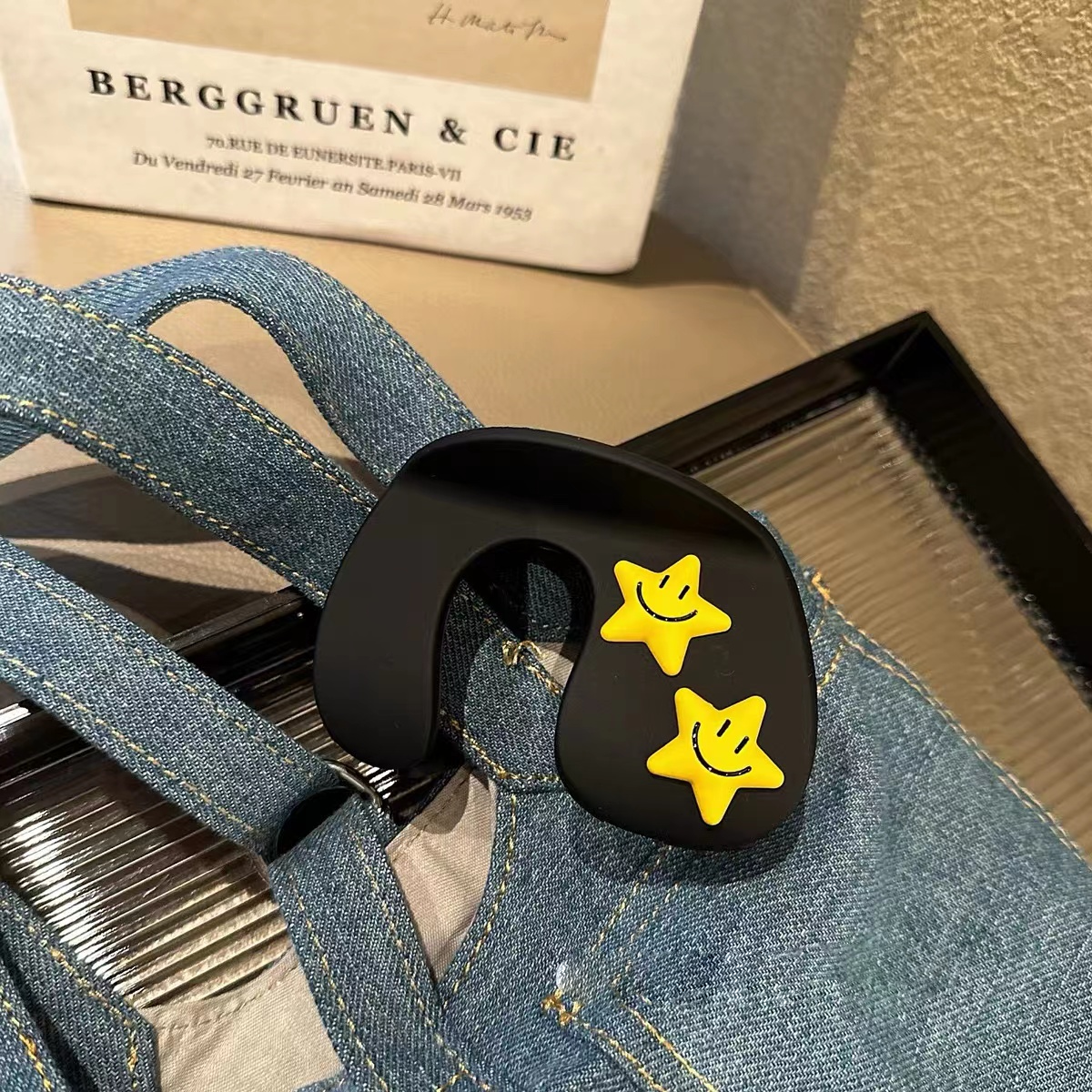 smiling faces of stars Claw