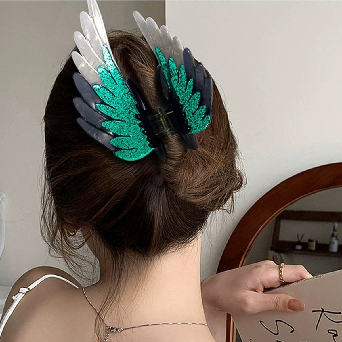 Malachite green claw