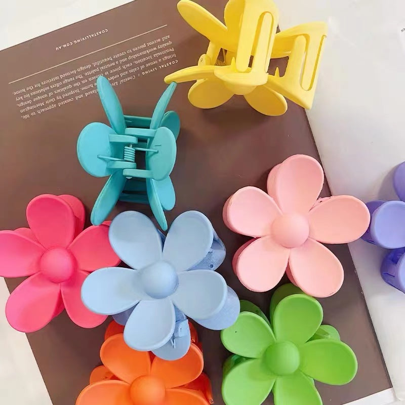 Dolores Claw in Blueberry