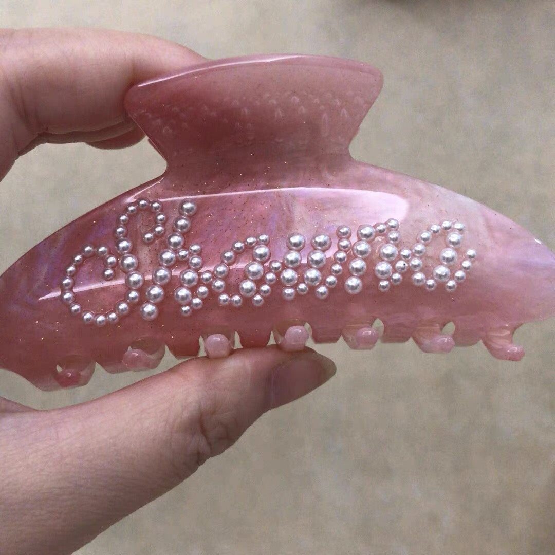THE NAMEPLATE CUSTOMIZED CLAW IN PINK SUGAR