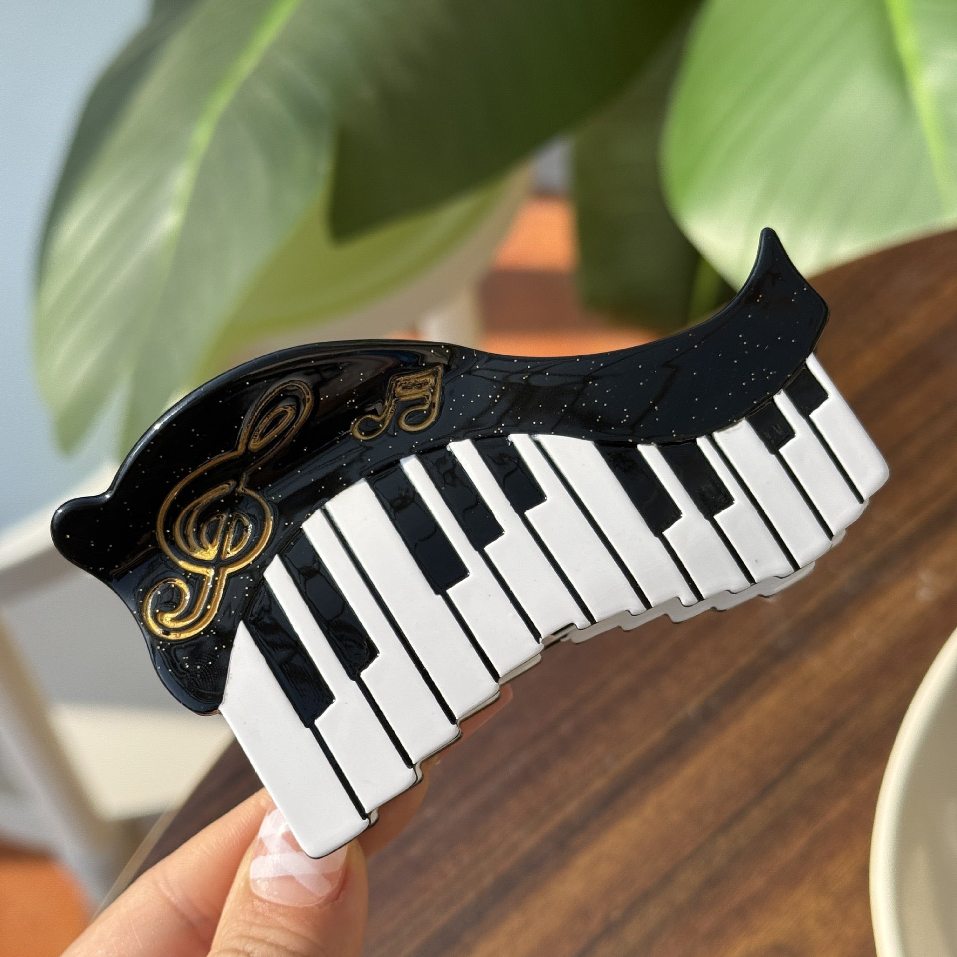 Piano hair claw