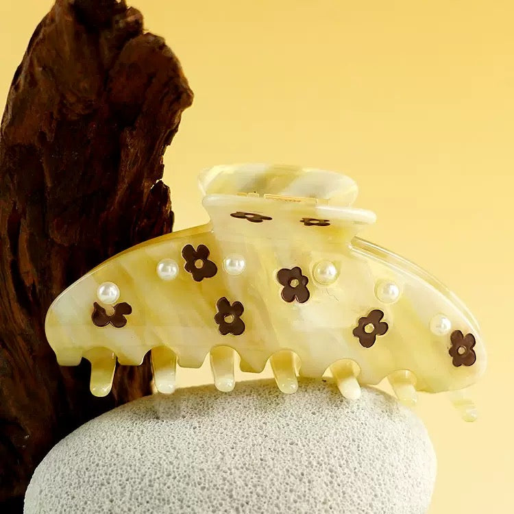 Pearl Lemon Yellow hair claw