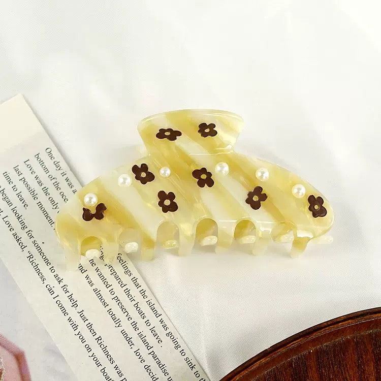 Pearl Lemon Yellow hair claw