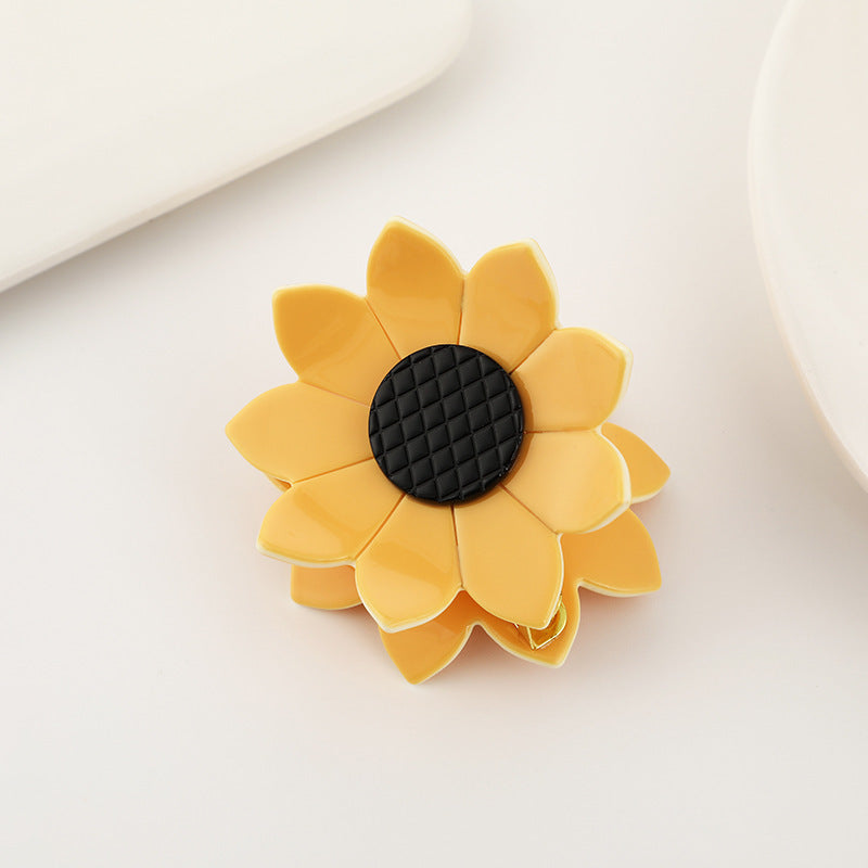 sunflower claw within yellow