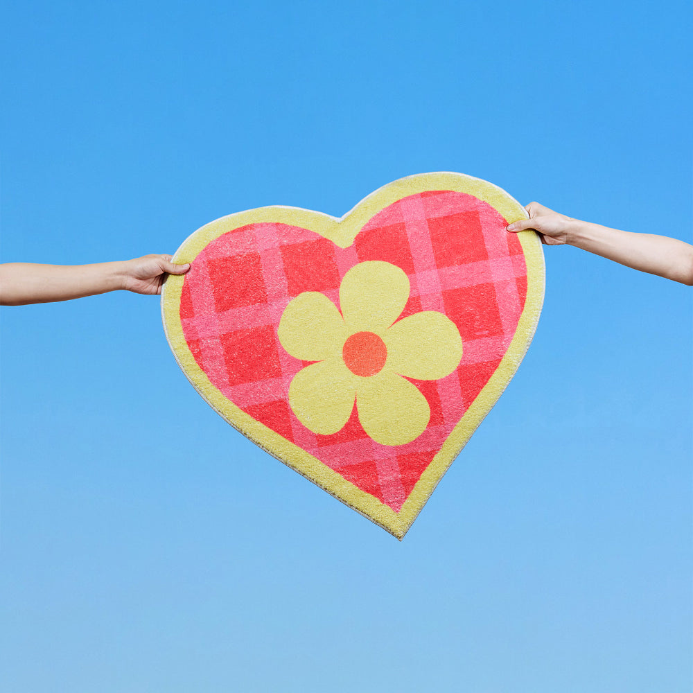 La Fleur Plaid Heart Rug