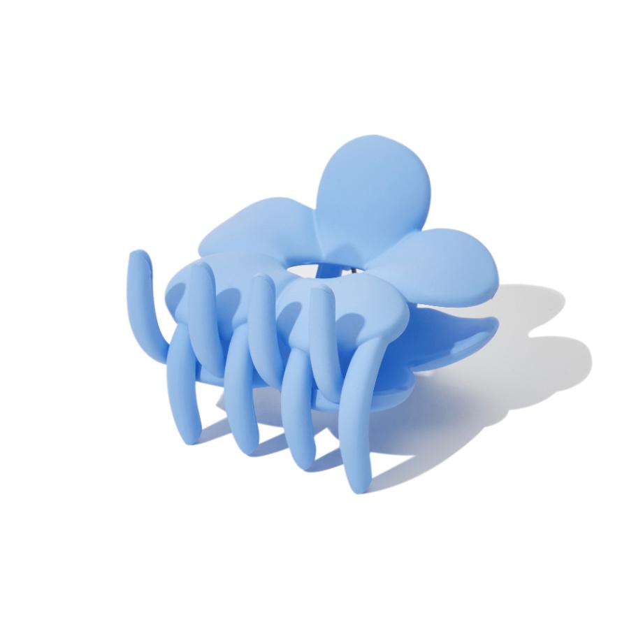 Dolores Claw in Blueberry