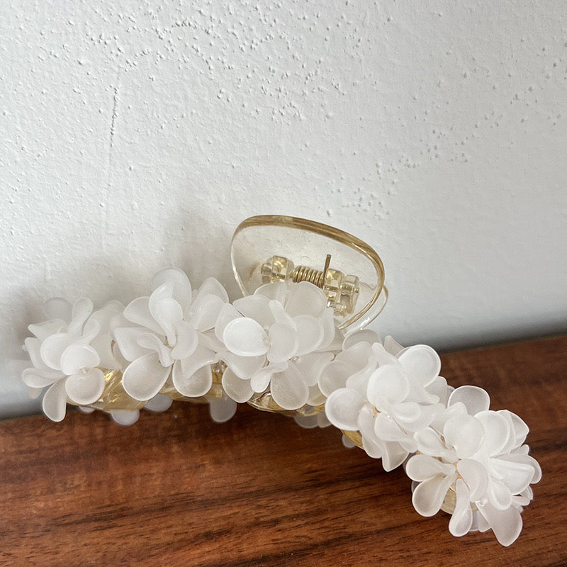 Double Petals White Flowers Claw