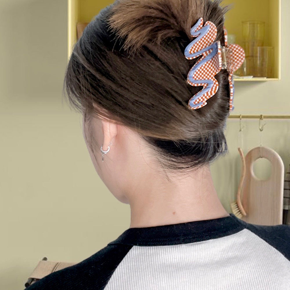 High Tide Hair Claw in Swimming  Pool