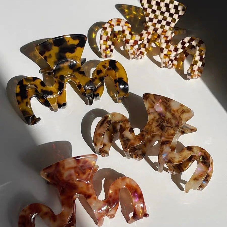 Caterpillar Claw in Tea