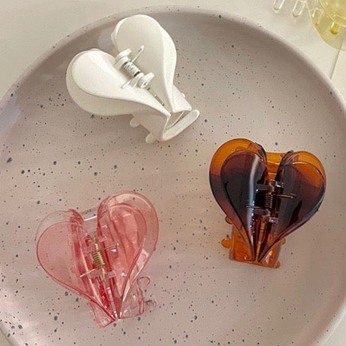 I Heart You Claw in Snow