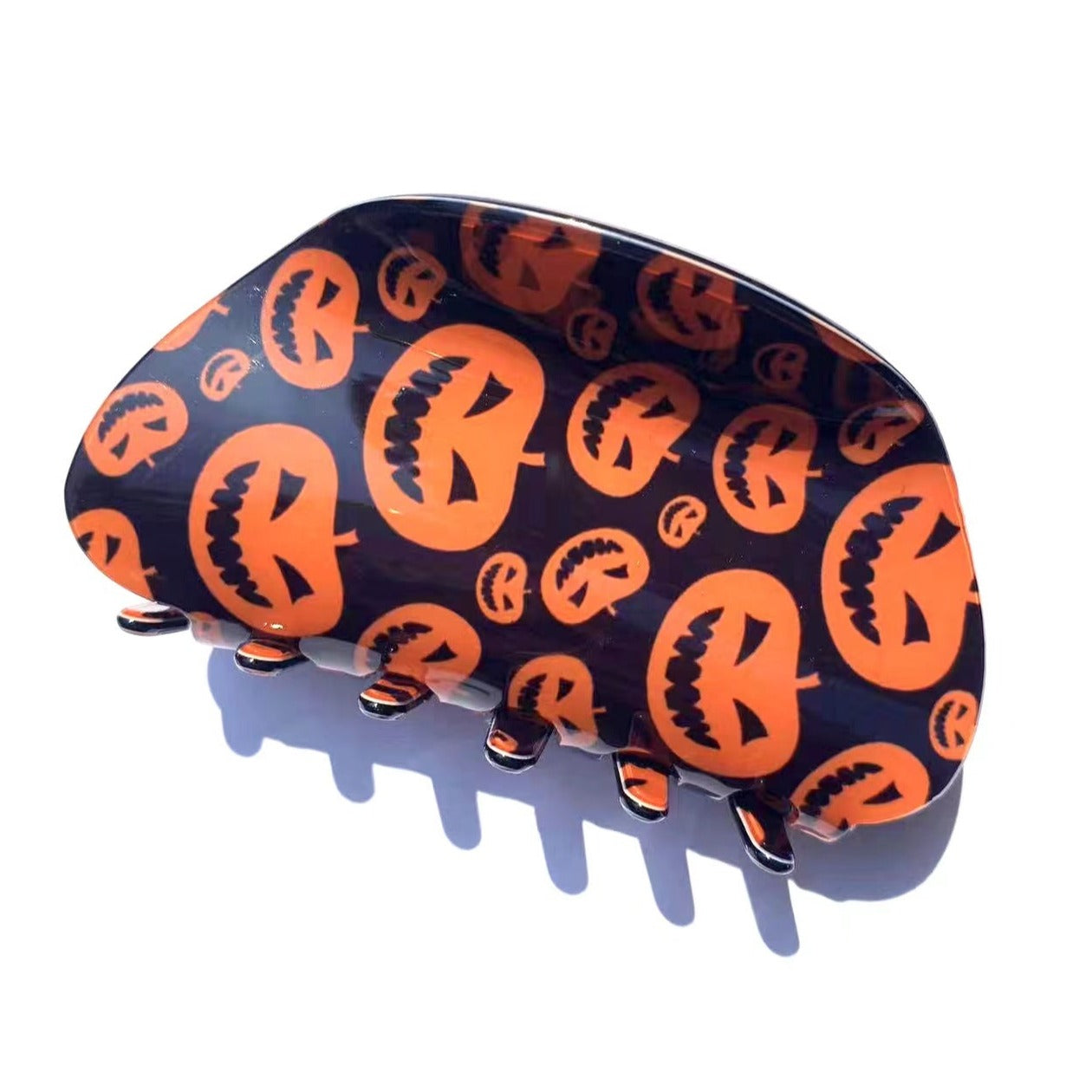 semicircle claw within pumpkin