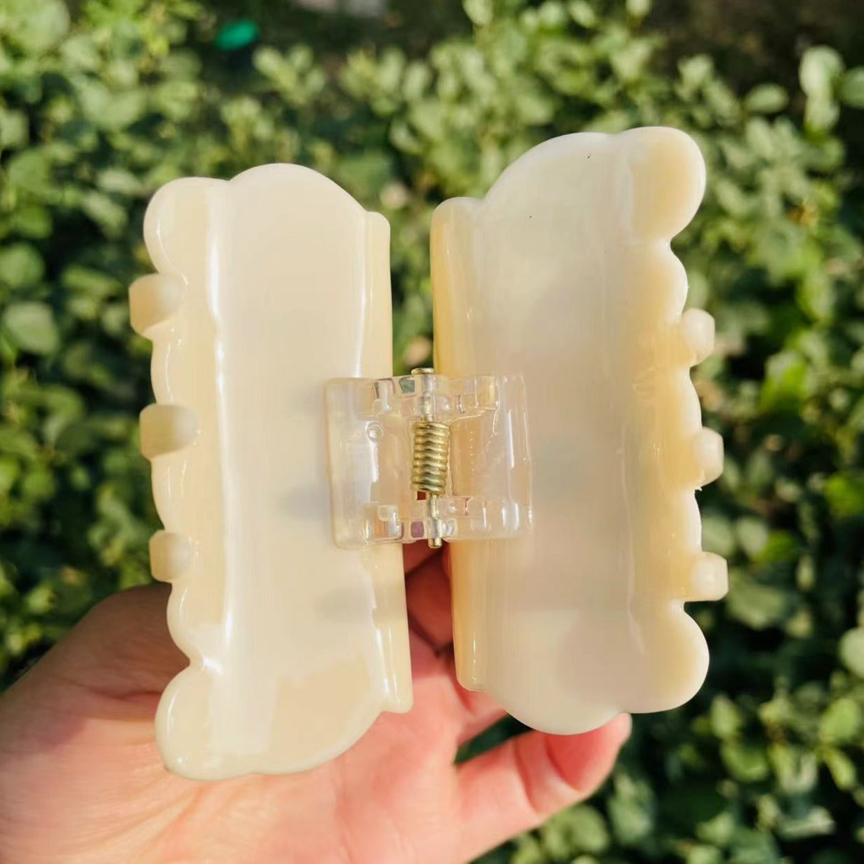 Cream Puppy hair claw