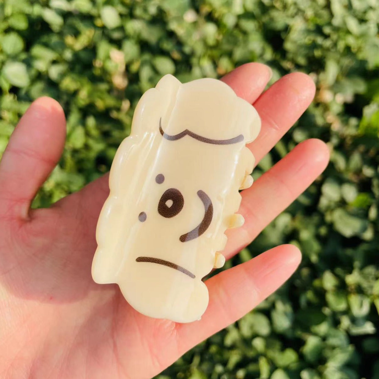 Cream Puppy hair claw