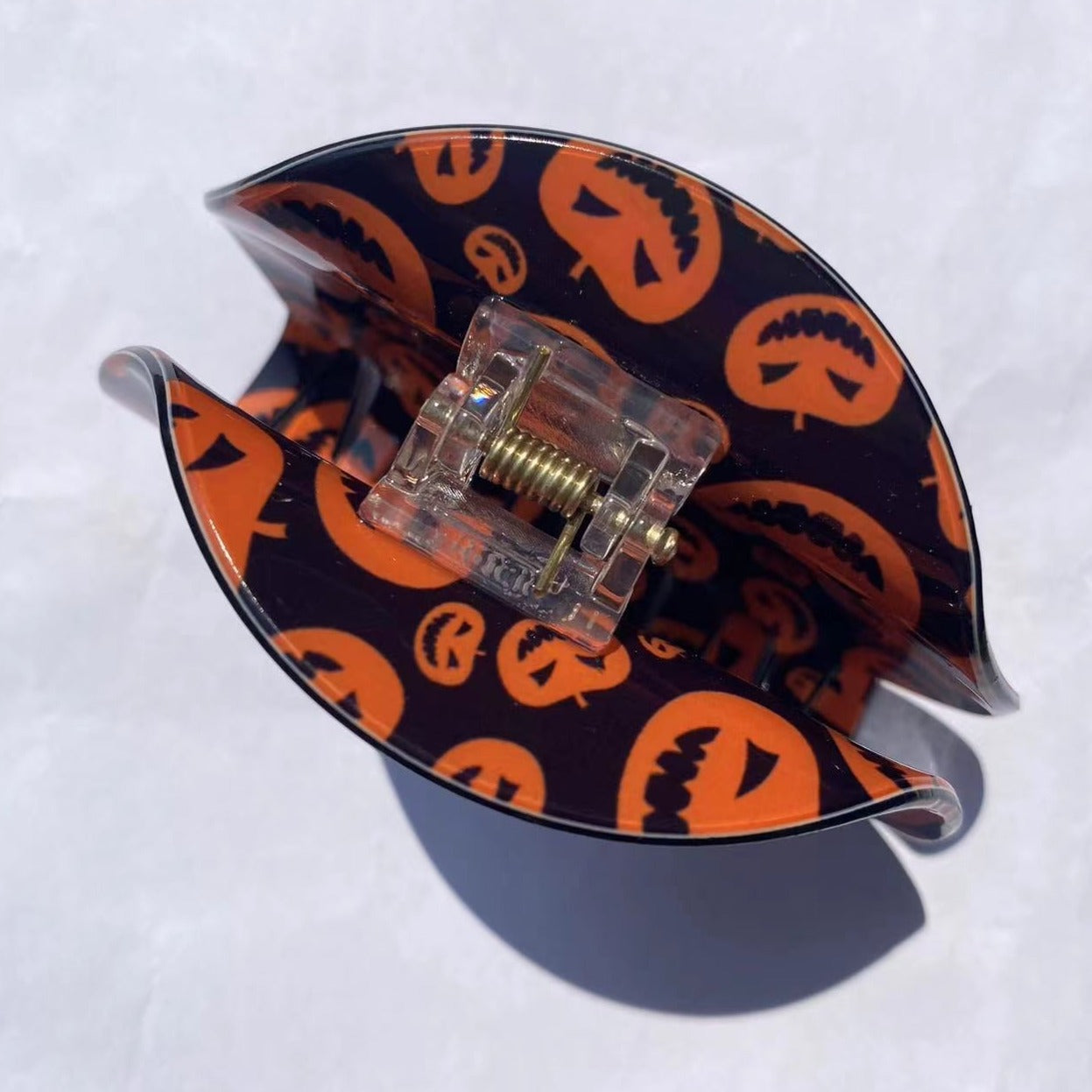 semicircle claw within pumpkin