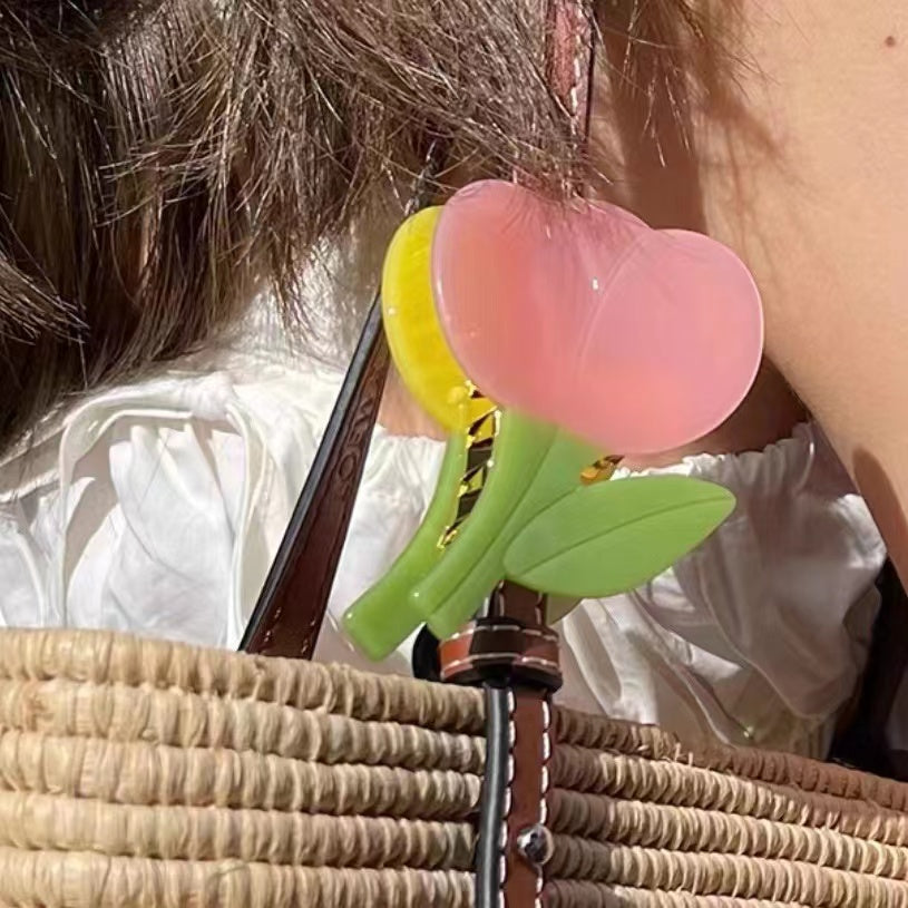 double-color tulips hair claw
