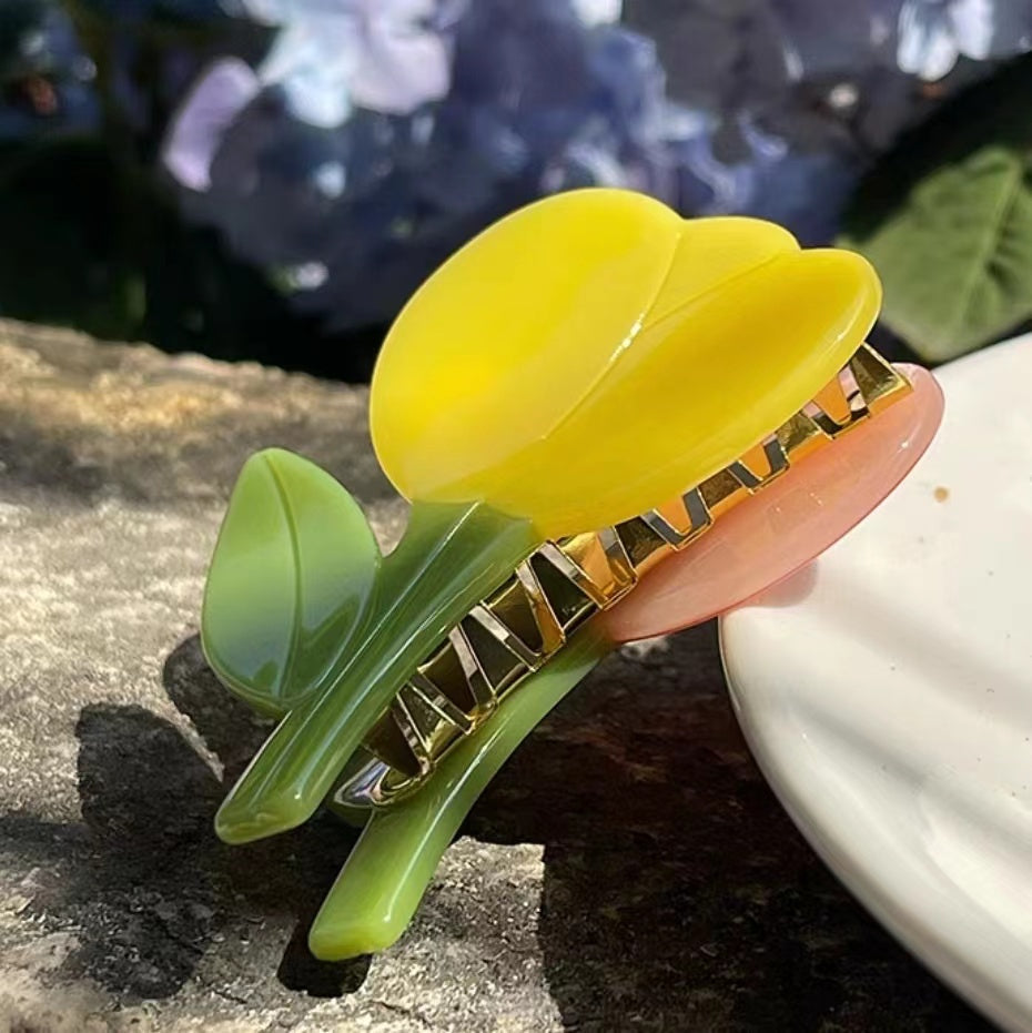 double-color tulips hair claw