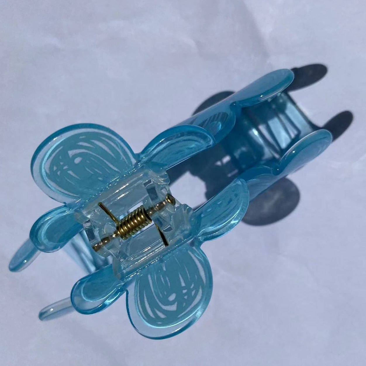 daisy Claw within blue