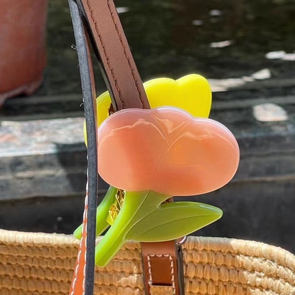 double-color tulips hair claw