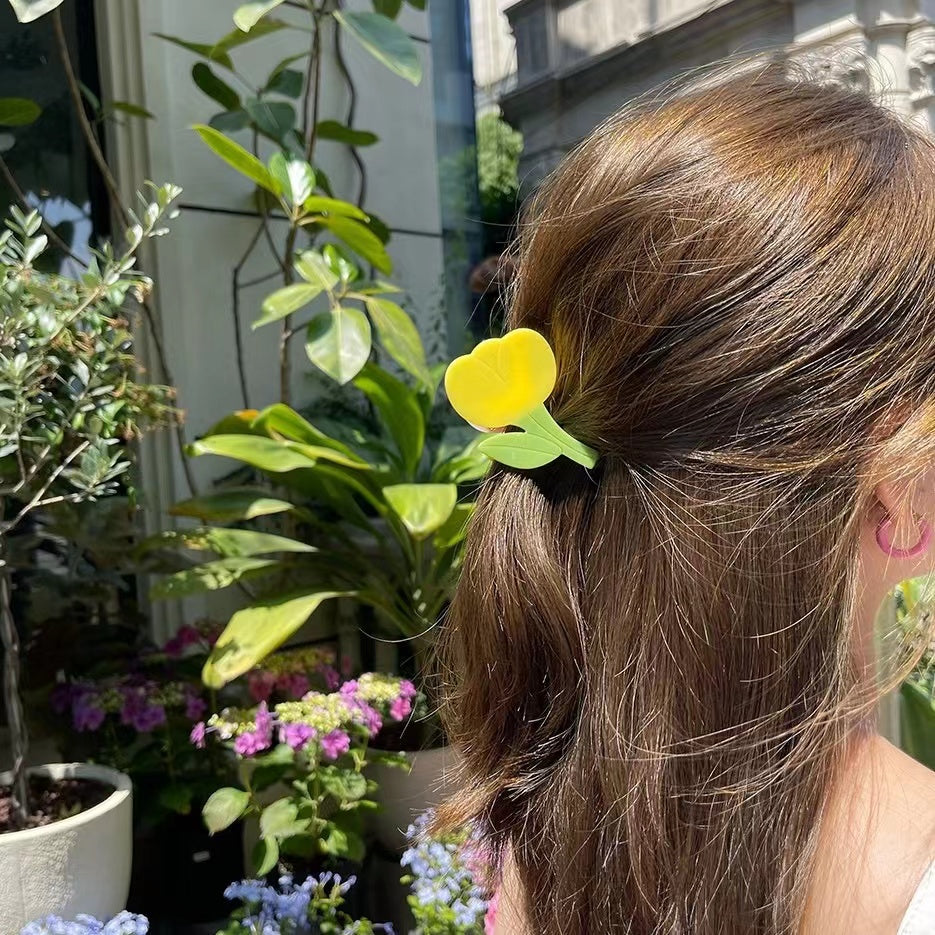 double-color tulips hair claw