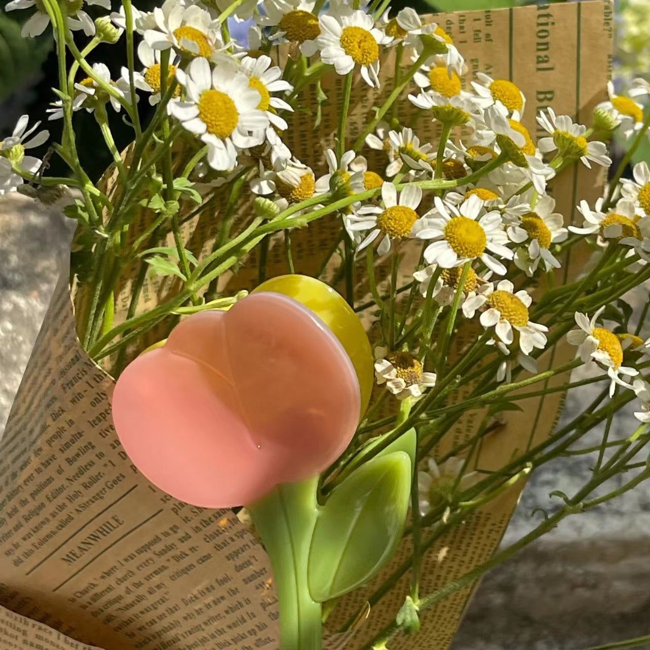 double-color tulips hair claw