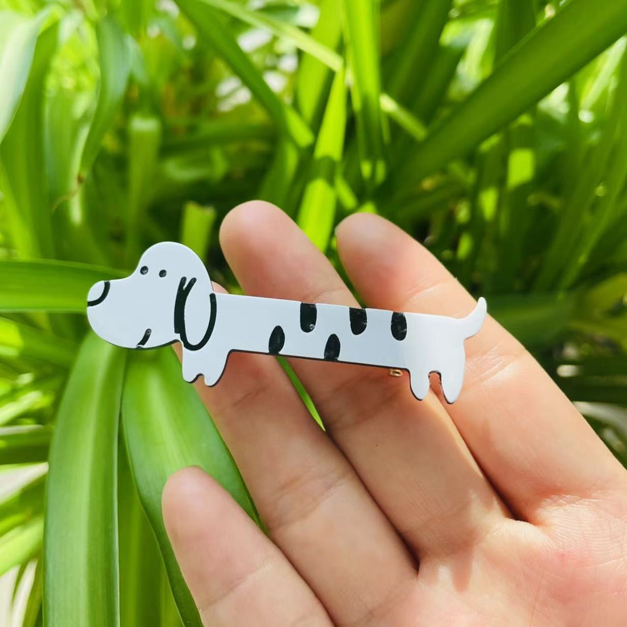 WHITE CURIOUS DOG CLIP