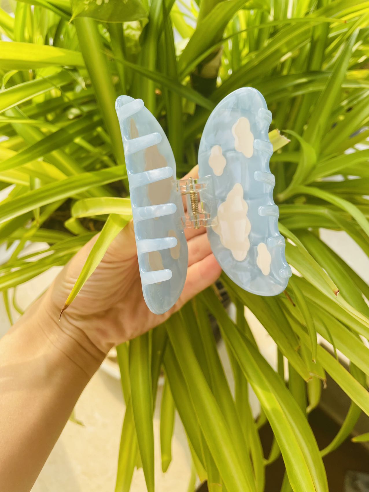 white clouds in the blue sky claw