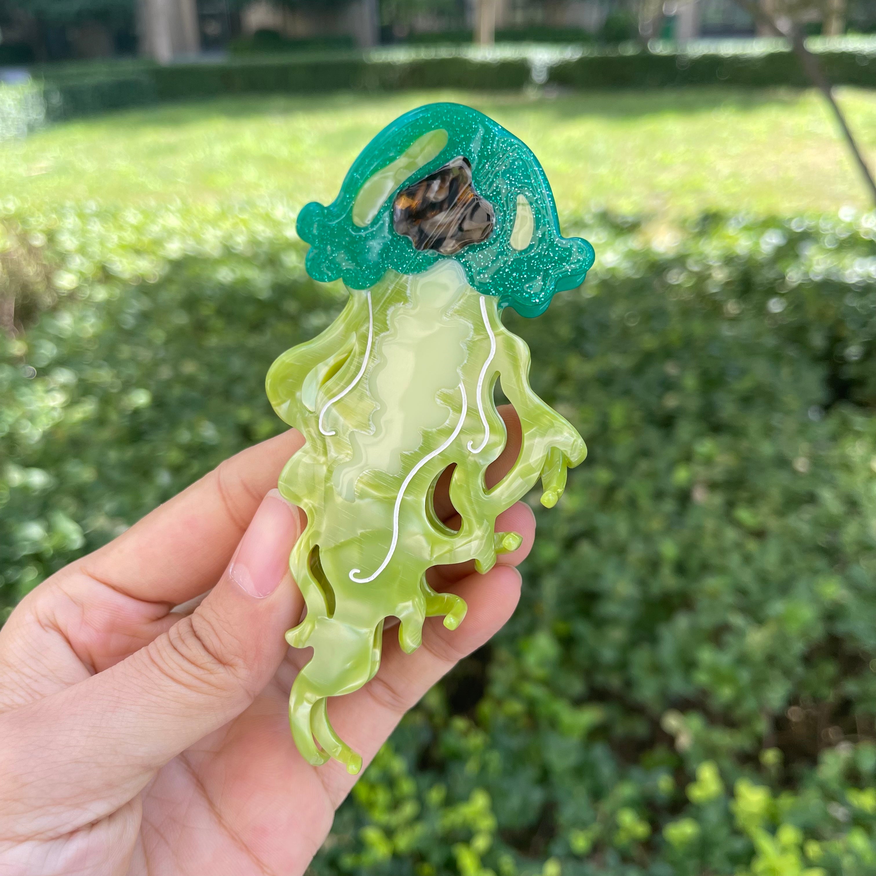 Jellyfish Hair Claw within Grass