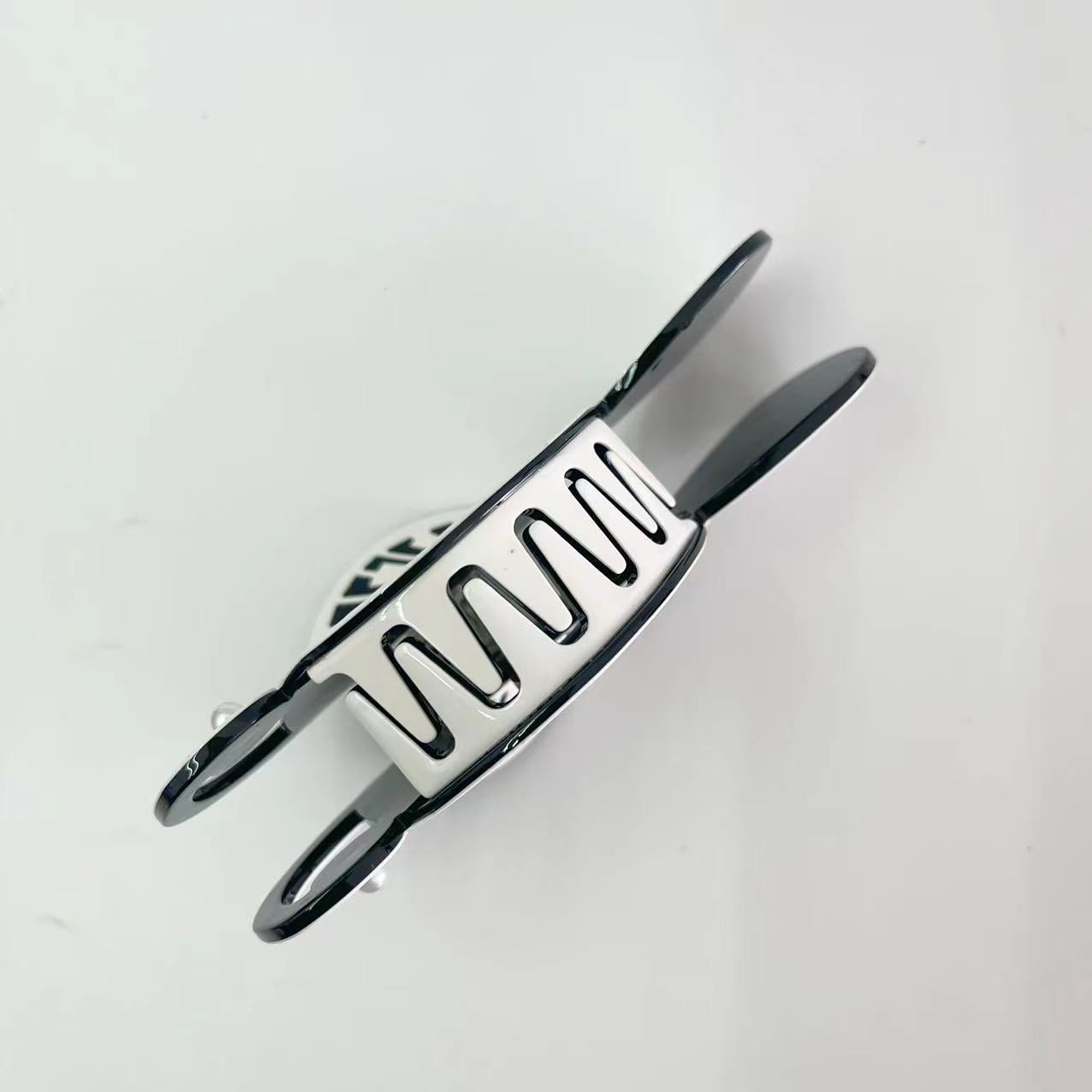 Note hair claw