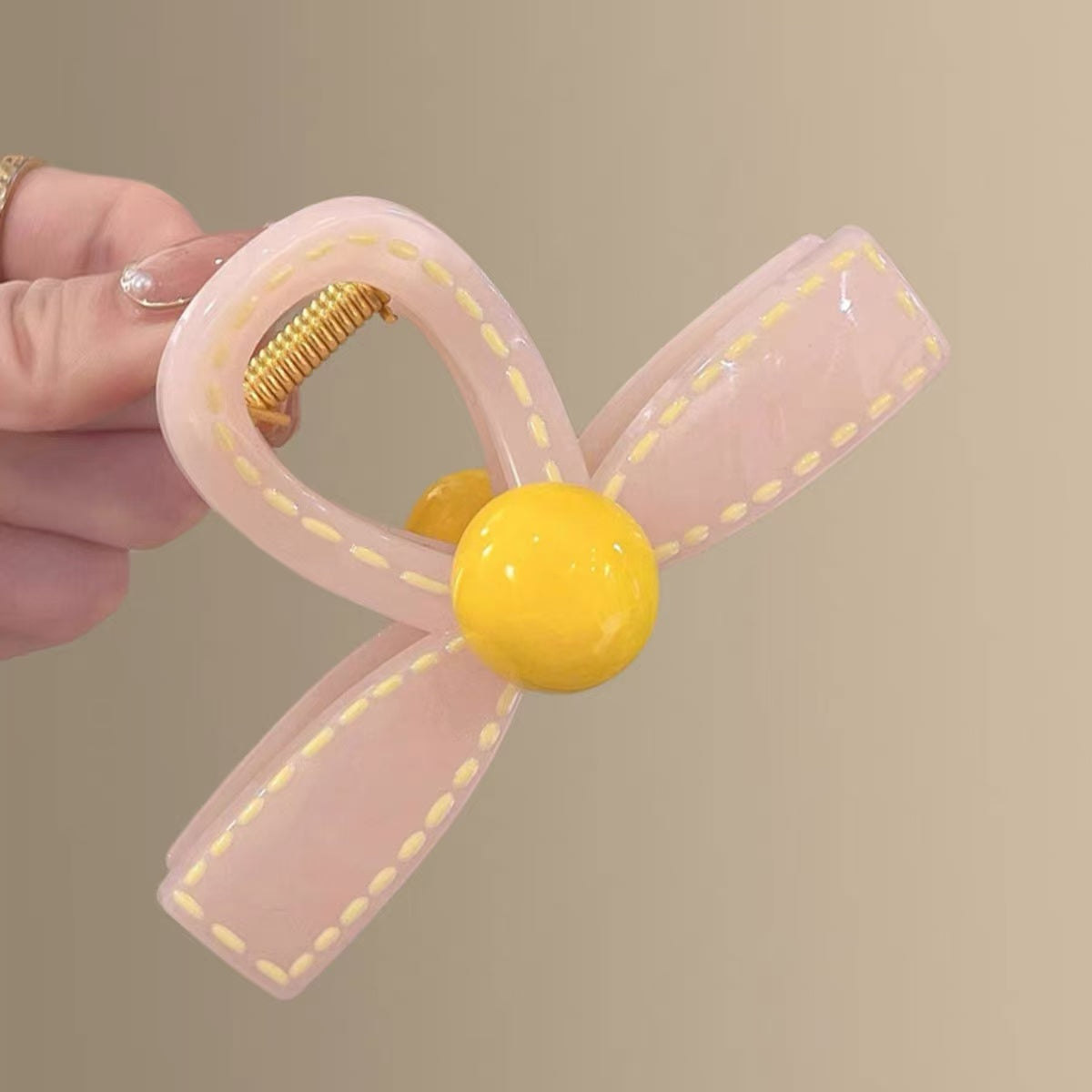 Colored ball hair claw