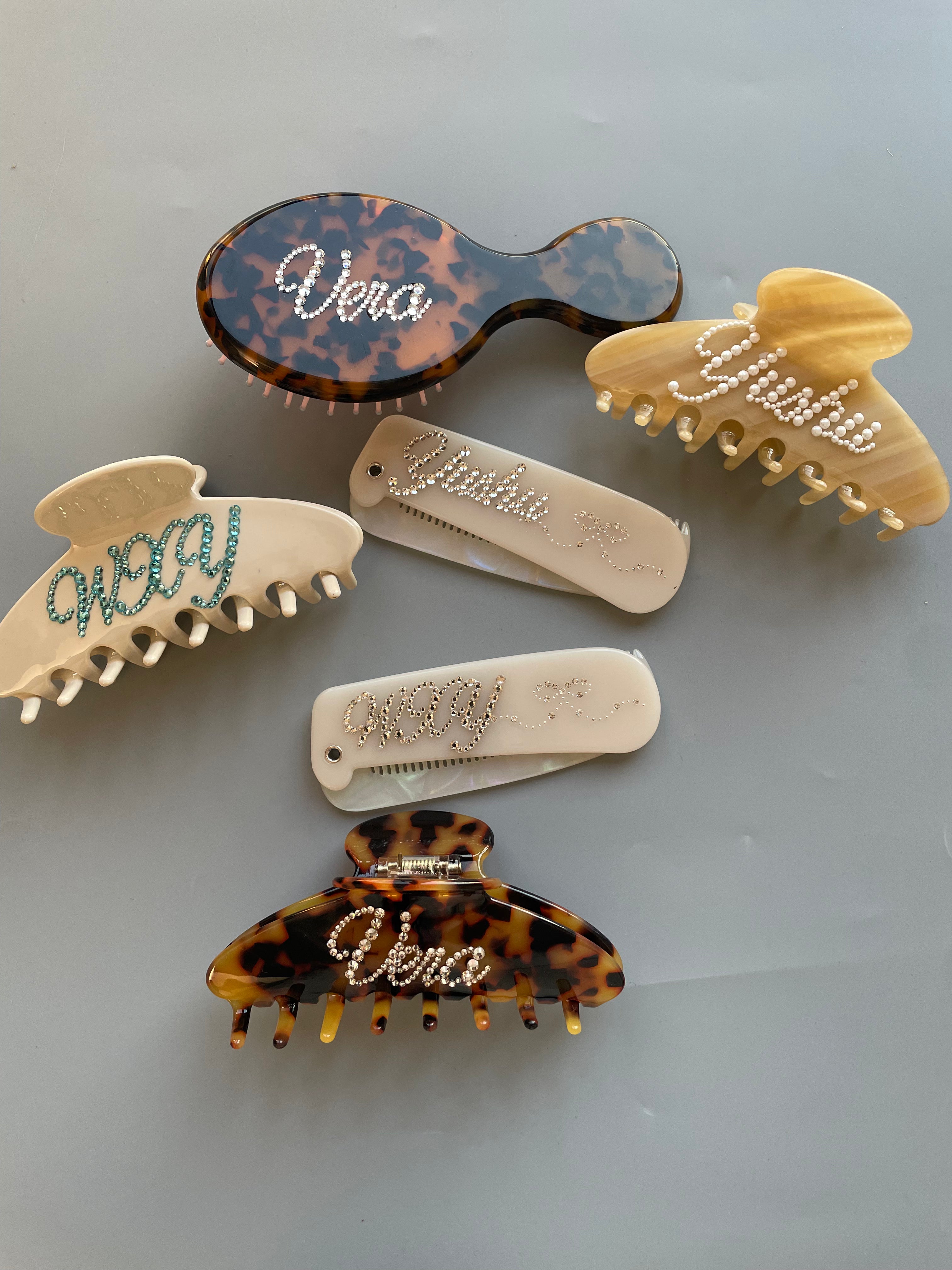 THE NAMEPLATE CUSTOMIZED PADDLE BRUSH
