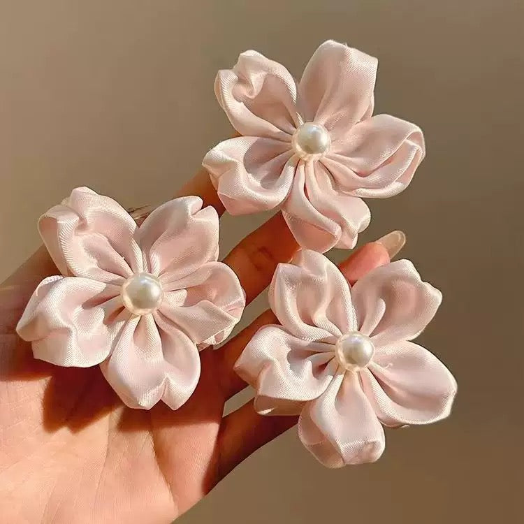 Pearl Peach Clip
