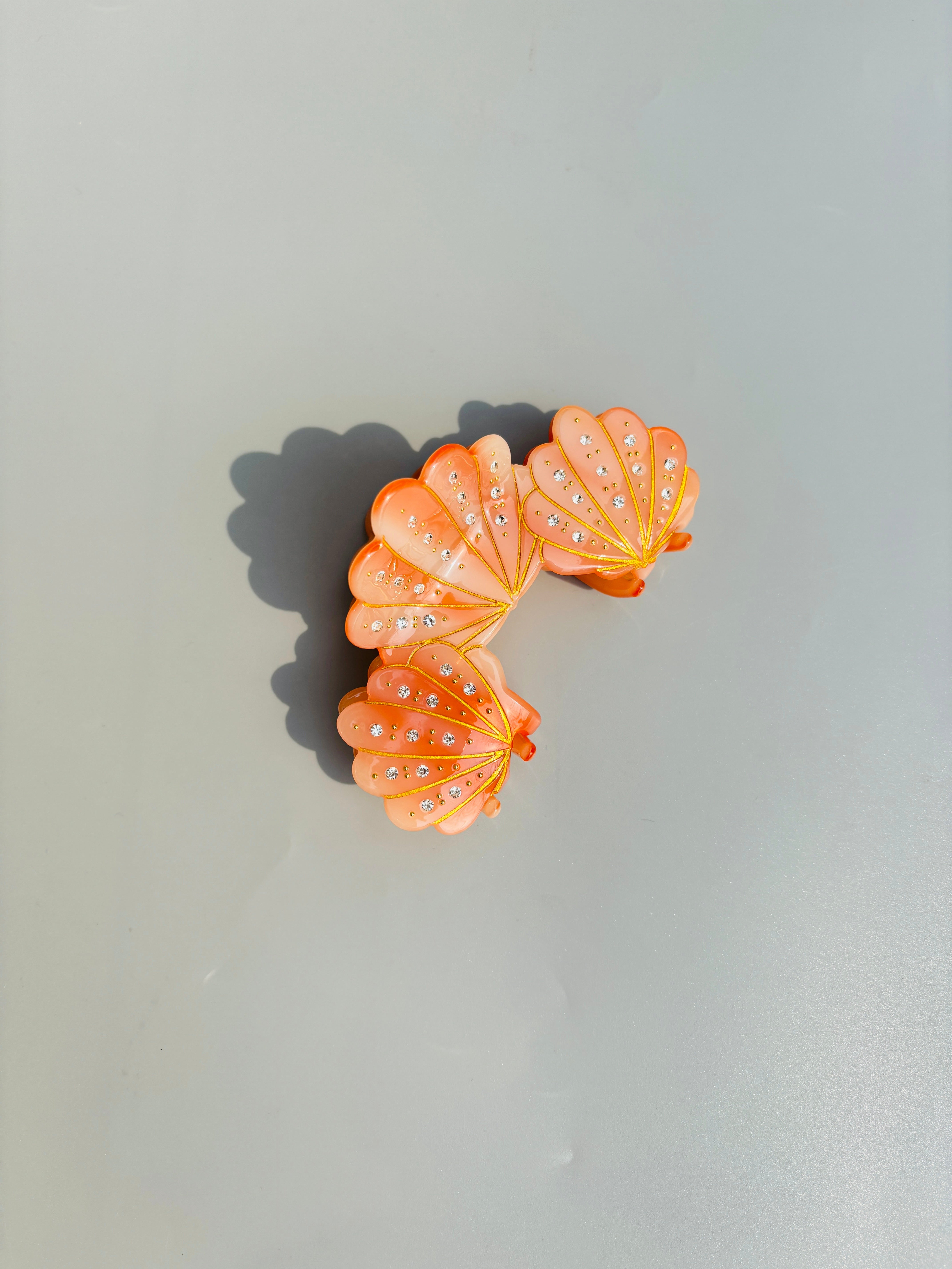 Diamond shell claw within Orange