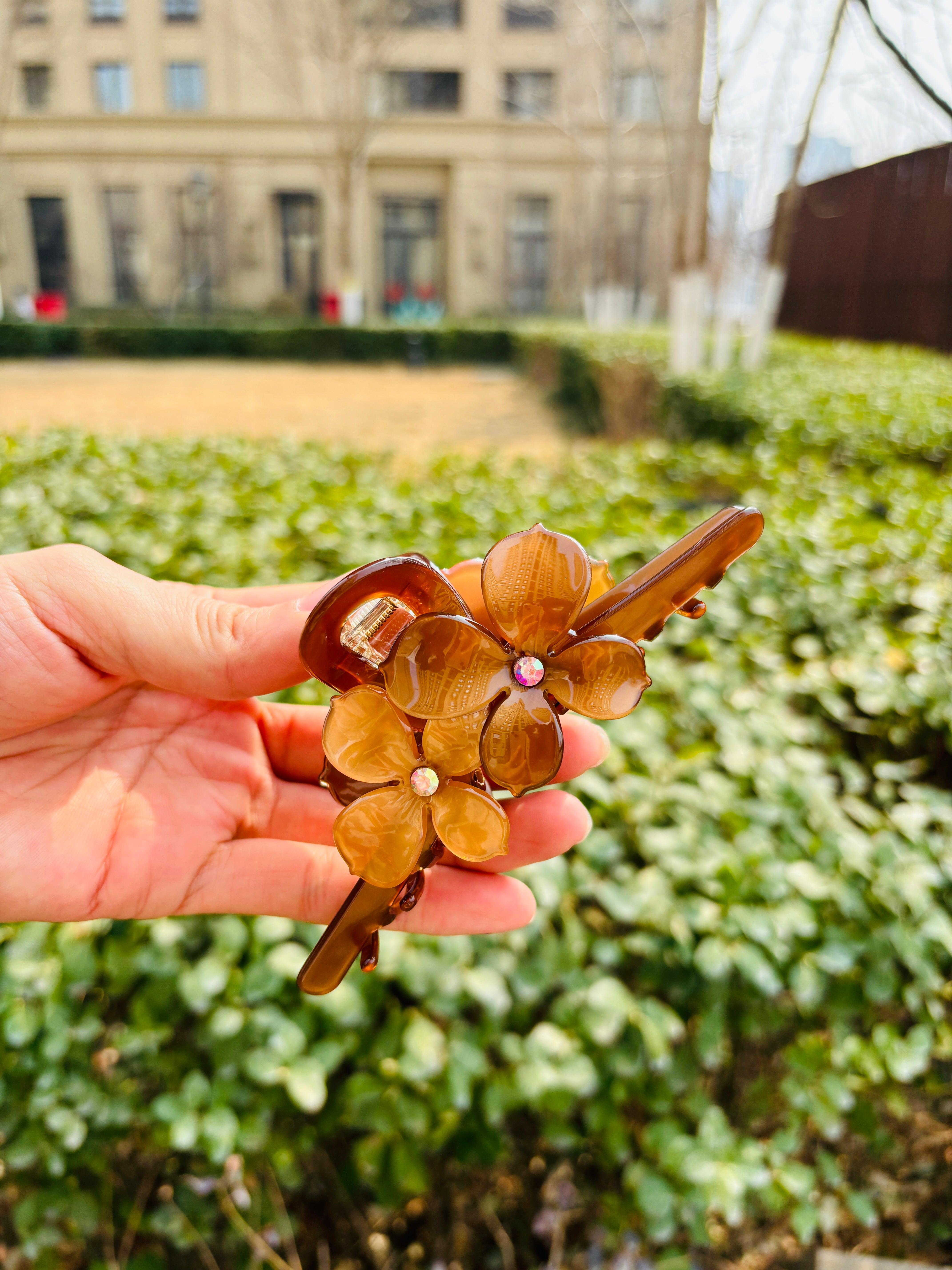 Elegant flowers hair claw within Brown