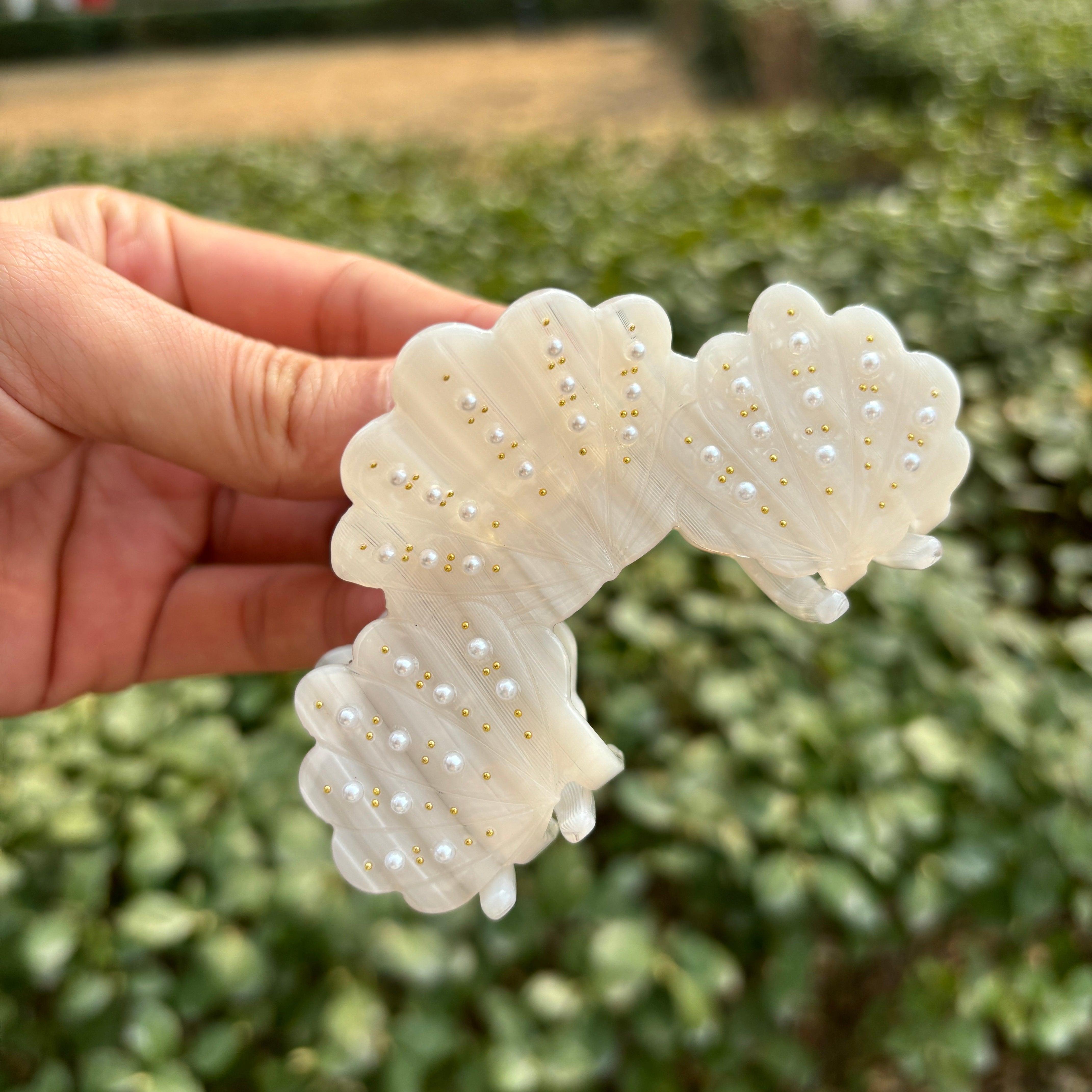 Pearl shell hair claw within Snow