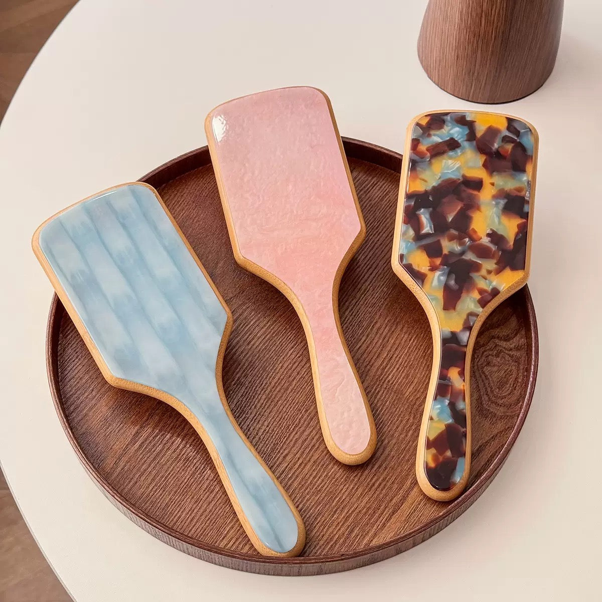 THE CUSTOMIZED PADDLE BRUSH