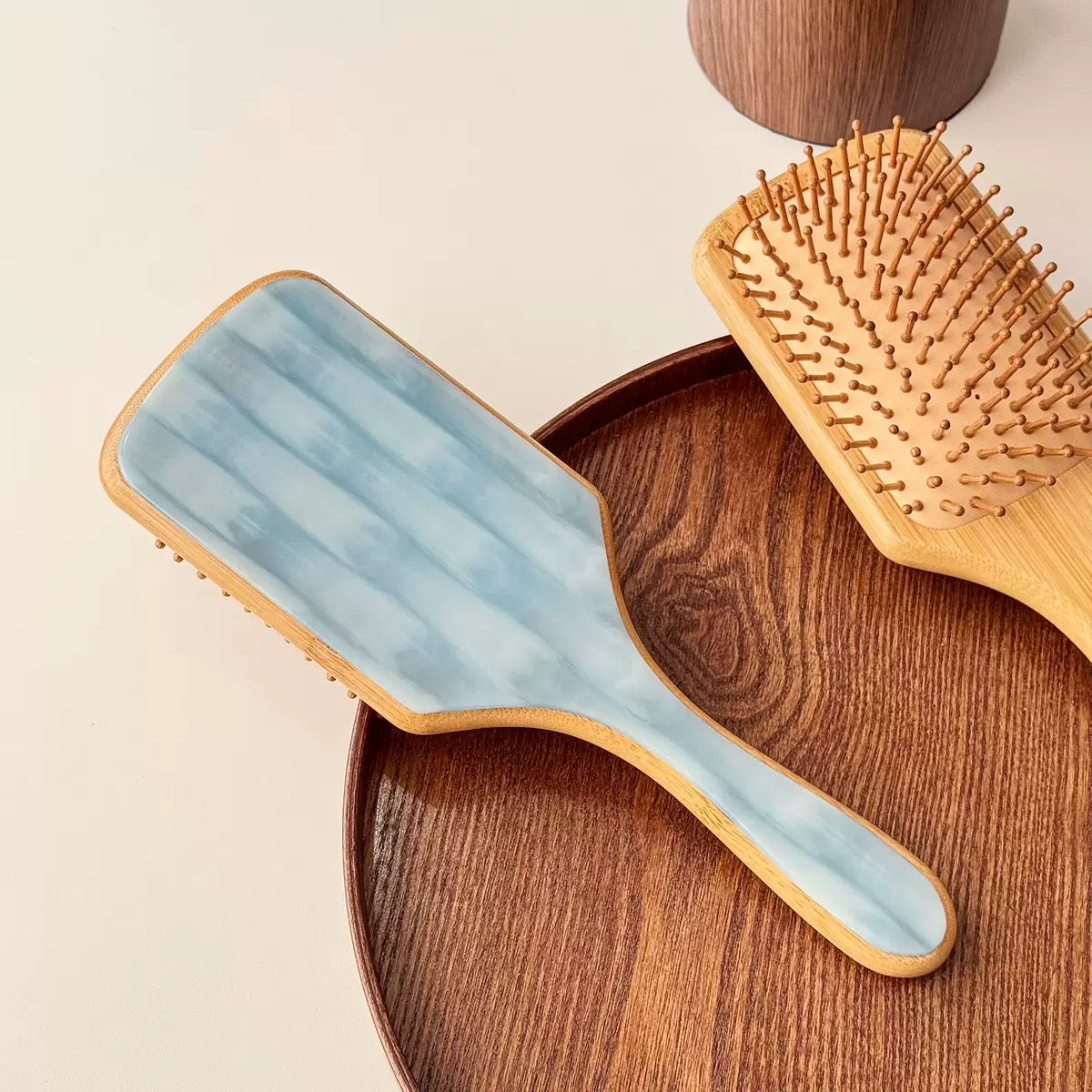 THE CUSTOMIZED PADDLE BRUSH