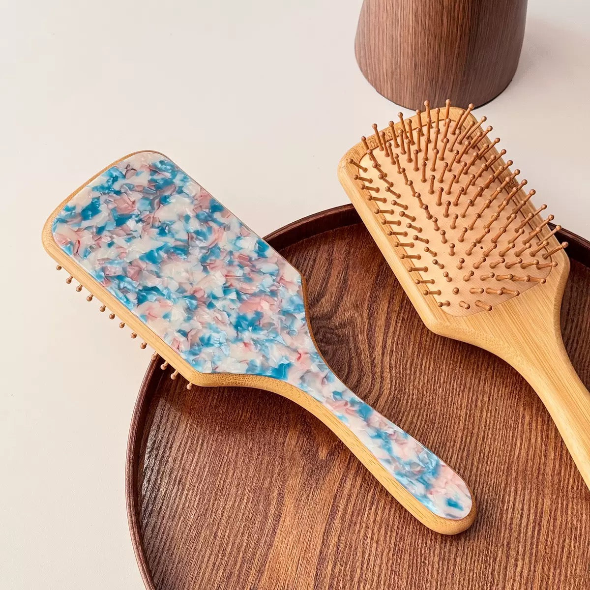 THE CUSTOMIZED PADDLE BRUSH