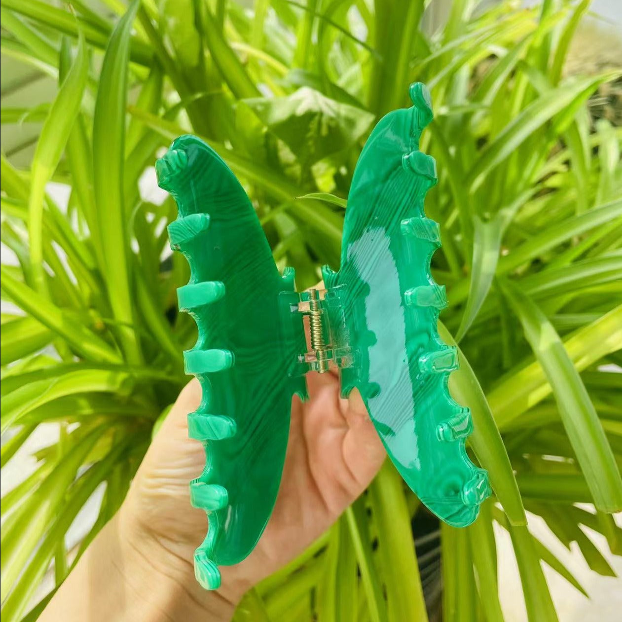 Jade green claw